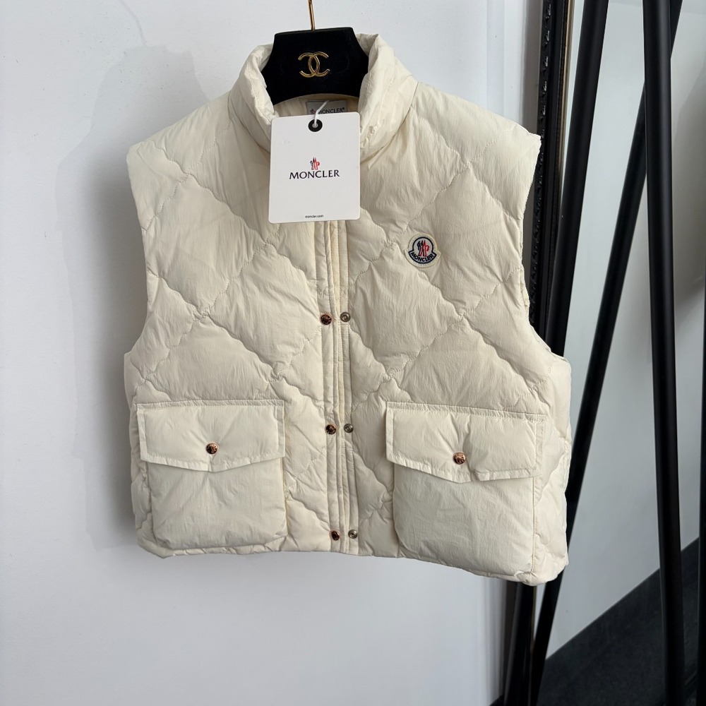 Moncler Cream Diamond Quilted Down Puffer Vest Gilet Cropped Logo Patch